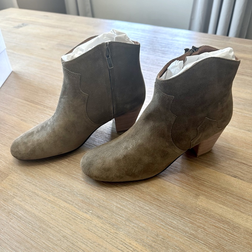 Isabel Marant Dicker Boots - Tan Suede. Women’s size 39.